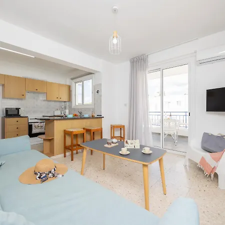 Pool Side View Apartment Lachi